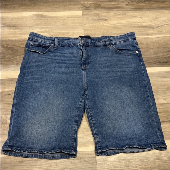 Gap Bermuda Blue Denim Jean Shorts size 34 - Picture 1 of 9